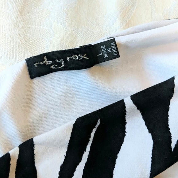 Ruby Rox zebra print one-off shoulder top sz L - Picture 3 of 6